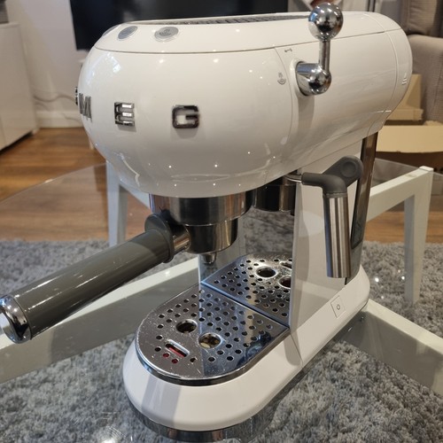 Smeg ecf01whuk coffee - 15,